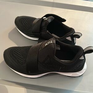Women’s size 6.5 time spin shoes -used at cycle bar -barely worn -ships fast!